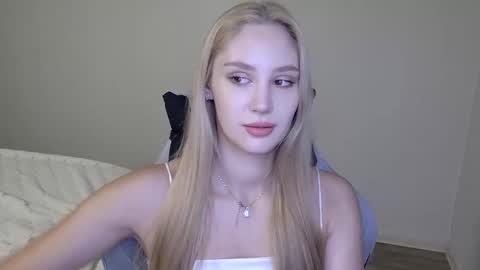 LaylaPretty001 online show from 17, 12, 2025