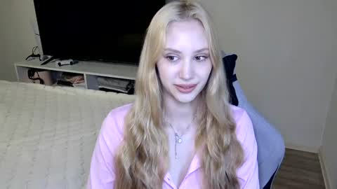 LaylaPretty001 online show from 16, 6, 2026