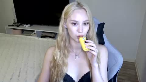 LaylaPretty001 online show from 23, 7, 2026