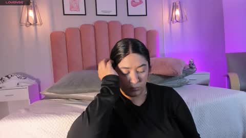 Snapshot of leah_bensoon chatting on 1, 11, 2025 Leah online show from 1, 11, 2025