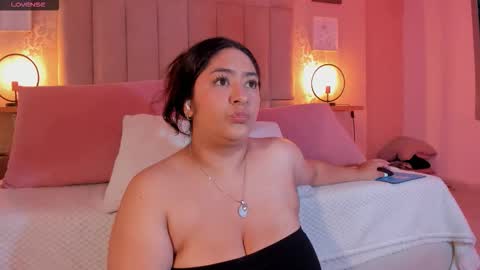 Snapshot of leah_bensoon chatting on 13, 11, 2025 Leah online show from 13, 11, 2025