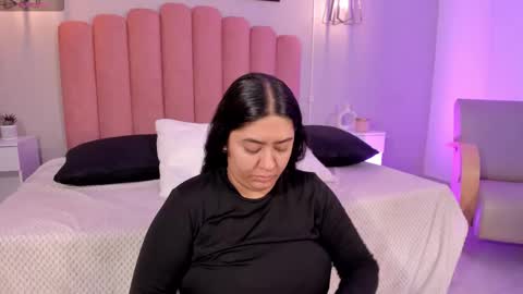 Snapshot of leah_bensoon chatting on 17, 11, 2025 Leah online show from 17, 11, 2025