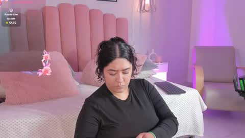 Snapshot of leah_bensoon chatting on 4, 12, 2025 Leah online show from 4, 12, 2025