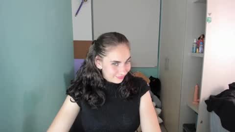 Snapshot of leah_sm chatting on 22, 1, 2025 Laura online show from 22, 1, 2025