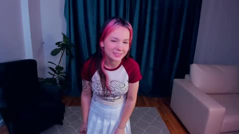 Snapshot of leahmerced chatting on 7, 4, 2026 Luna online show from 7, 4, 2026