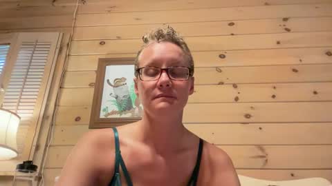 Snapshot of leahwilde chatting on 4, 10, 2025 Lee online show from 4, 10, 2025