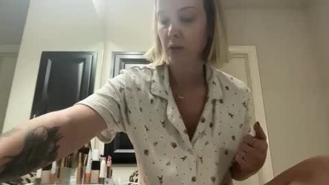 leanneluxecouple online show from 2, 12, 2025