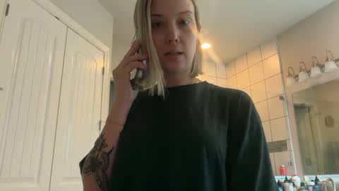 leanneluxecouple online show from 14, 12, 2025