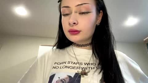 Snapshot of leanorabollman chatting on 31, 3, 2026 Kiki online show from 31, 3, 2026