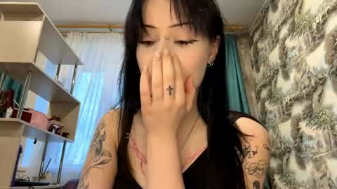 Snapshot of leanorabollman chatting on 10, 4, 2026 Kiki online show from 10, 4, 2026