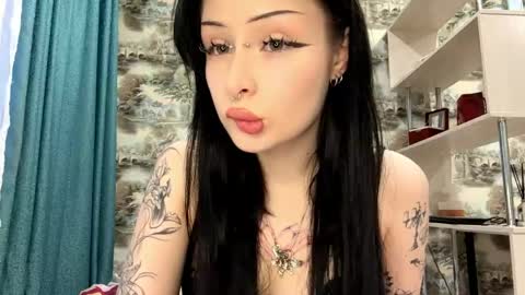 Snapshot of leanorabollman chatting on 21, 4, 2026 Kiki online show from 21, 4, 2026
