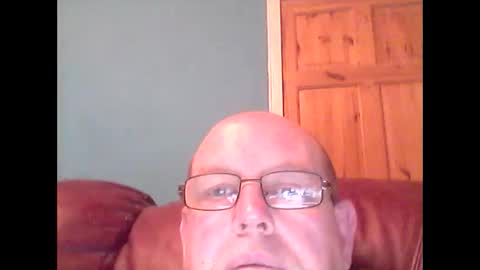 Snapshot of leatherpants68 chatting on 15, 10, 2025 leatherpants68 online show from 15, 10, 2025