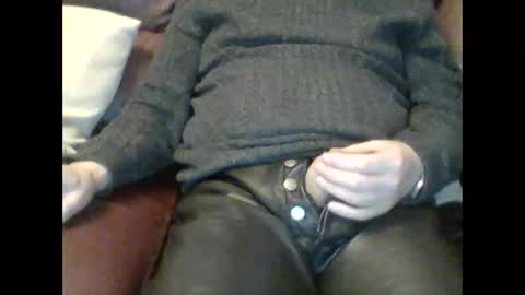 leatherpants68 online show from 1, 12, 2025
