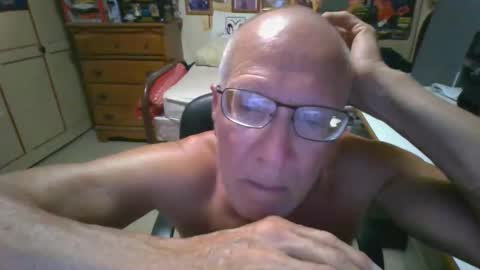 Snapshot of leezamm1132 chatting on 25, 5, 2026 leezamm1132 online show from 25, 5, 2026