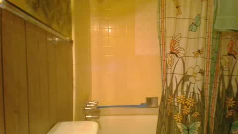 Snapshot of leezamm1132 chatting on 23, 6, 2026 leezamm1132 online show from 23, 6, 2026