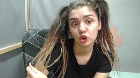 Snapshot of legenda_liya chatting on 18, 11, 2025 Liya online show from 18, 11, 2025