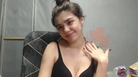 Snapshot of legenda_liya chatting on 28, 11, 2025 Liya online show from 28, 11, 2025