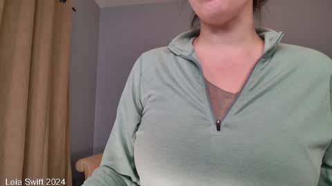 Snapshot of leiaswift chatting on 2, 12, 2024 Leia Swift online show from 2, 12, 2024