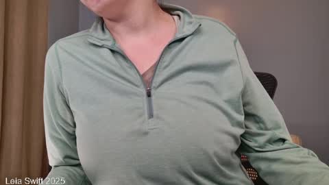 Snapshot of leiaswift chatting on 14, 2, 2025 Leia Swift online show from 14, 2, 2025