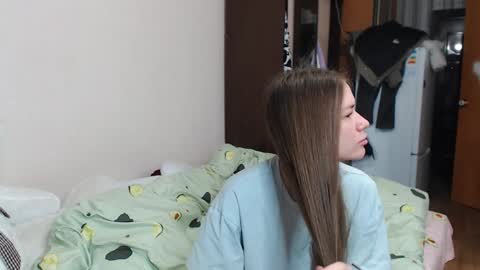 Snapshot of leila_bambi chatting on 30, 12, 2024 leila_bambi online show from 30, 12, 2024
