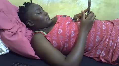Snapshot of leilah_cute19 chatting on 25, 4, 2026 leilah_cute19 online show from 25, 4, 2026