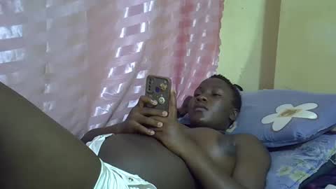 Snapshot of leilah_cute19 chatting on 7, 6, 2026 leilah_cute19 online show from 7, 6, 2026