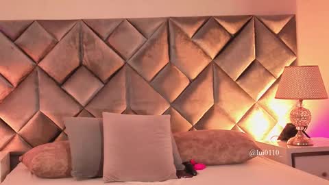 Snapshot of leizathompson chatting on 6, 2, 2026 Leizathompson online show from 6, 2, 2026