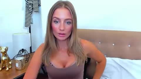 Snapshot of lena_sexi chatting on 5, 10, 2025 lena_sexi online show from 5, 10, 2025