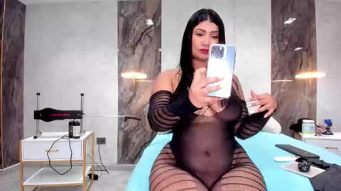 Lenathompson online show from 1, 3, 2025