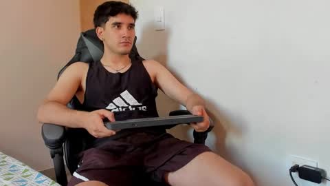 Snapshot of leo_jones389 chatting on 18, 12, 2024 Leo Jones online show from 18, 12, 2024
