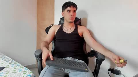 Snapshot of leo_jones389 chatting on 23, 12, 2024 Leo Jones online show from 23, 12, 2024