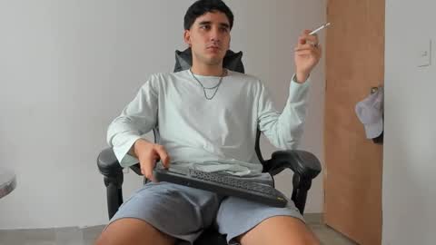 Snapshot of leo_jones389 chatting on 19, 2, 2025 Leo Jones online show from 19, 2, 2025