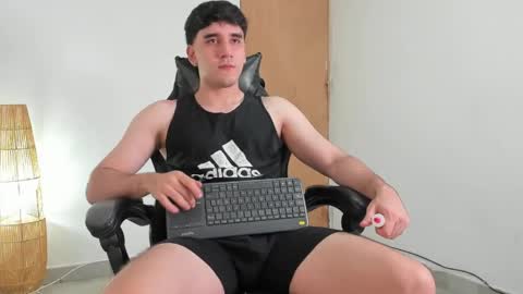 Snapshot of leo_jones389 chatting on 10, 6, 2026 Leo Jones online show from 10, 6, 2026