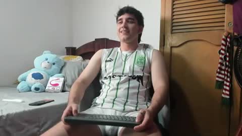 Snapshot of leo_jones389 chatting on 21, 6, 2026 Leo Jones online show from 21, 6, 2026