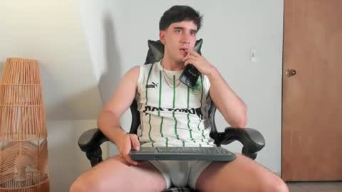 Snapshot of leo_jones389 chatting on 18, 7, 2026 Leo Jones online show from 18, 7, 2026