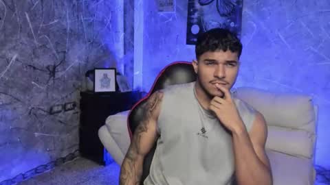 Leo independent model online show from 20, 11, 2025