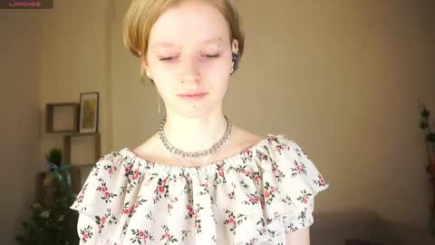 Hello Im Roxy Im just starting my journey here so lets get acquainted online show from 29, 3, 2026