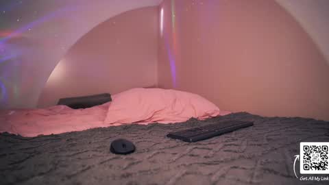 Snapshot of leonamell chatting on 5, 3, 2025 Leo online show from 5, 3, 2025