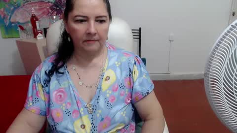 leonela   online show from 15, 9, 2025