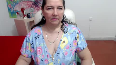 leonela   online show from 18, 9, 2025