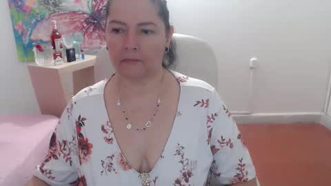 leonela   online show from 13, 10, 2025