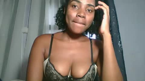 Snapshot of leonnida chatting on 5, 4, 2026 leonnida online show from 5, 4, 2026