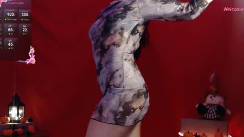 My name is Leonora  Pleasures to see you  Follow me here and instagram  online show from 15, 10, 2025