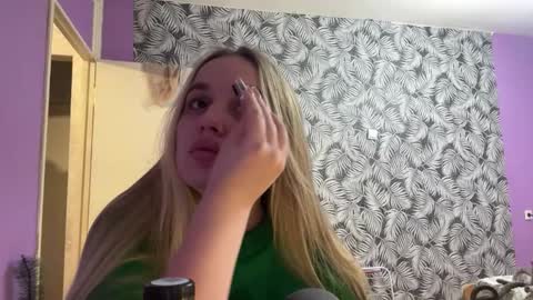 Snapshot of leonorcoutee chatting on 15, 1, 2026 Alice online show from 15, 1, 2026