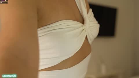 Leora online show from 28, 2, 2025