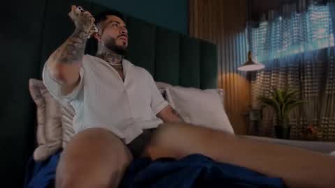 Snapshot of leosalvatore_ chatting on 11, 1, 2025 Leo Salvatore online show from 11, 1, 2025