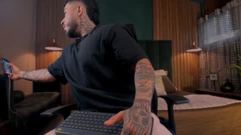 Snapshot of leosalvatore_ chatting on 26, 1, 2025 Leo Salvatore online show from 26, 1, 2025