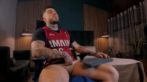 Snapshot of leosalvatore_ chatting on 2, 2, 2025 Leo Salvatore online show from 2, 2, 2025