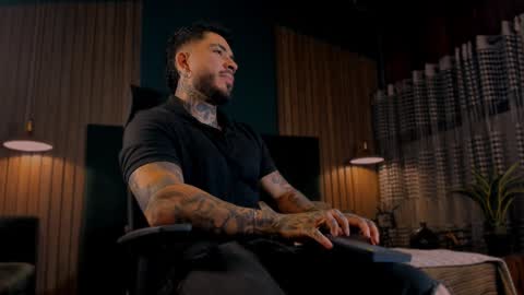 Snapshot of leosalvatore_ chatting on 4, 2, 2025 Leo Salvatore online show from 4, 2, 2025