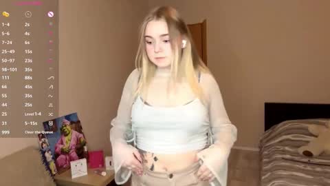 Hello everyone Im Lora Its my first day Were going to have fun together online show from 31, 1, 2026